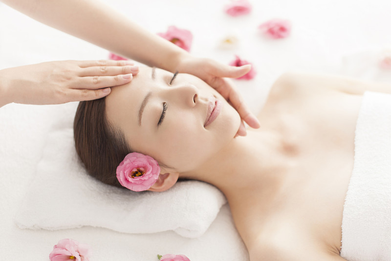 Massage da mặt là cách đơn giản giúp ngừa lão hóa da sớm