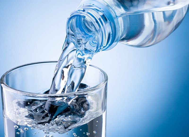 Nước kiềm đóng chai sẽ bị hạn chế về tính chất đặc trưng của nước ion kiềm và mang đến hiệu quả bảo vệ sức khỏe thấp hơn