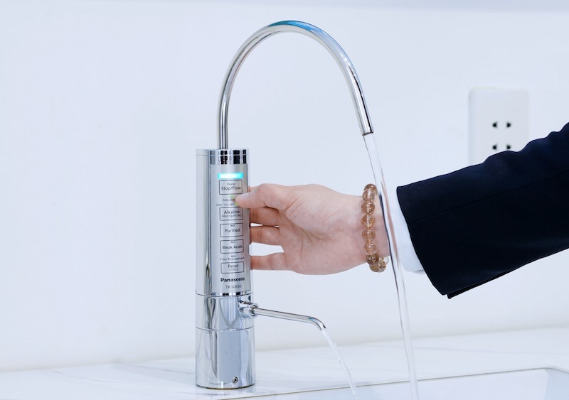 Bảng điều khiển gắn trên vòi nước giúp bạn tùy chỉnh chế độ nước dễ dàng hơn